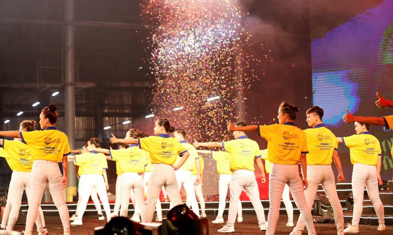 Buổi trình diễn flash mob tại Tân Hiệp Phát với màn vũ đạo  hoành tráng