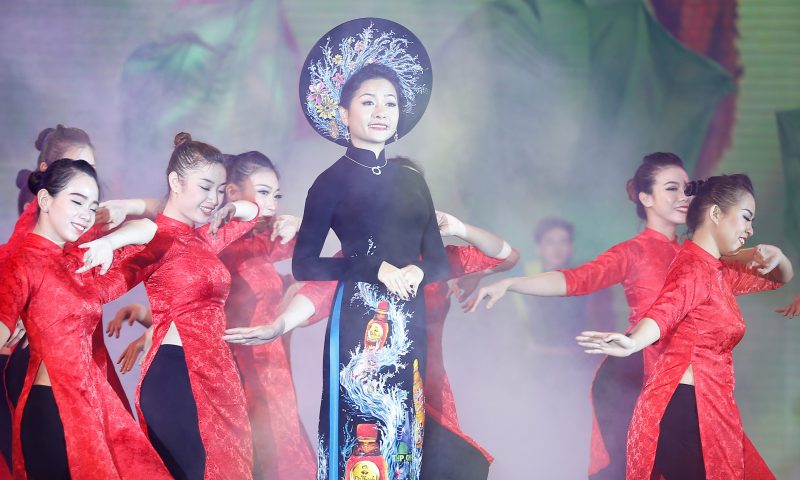 Chương trình nghệ thuật kỷ niệm 23 năm thành Tân Hiệp Phát – Phần 1