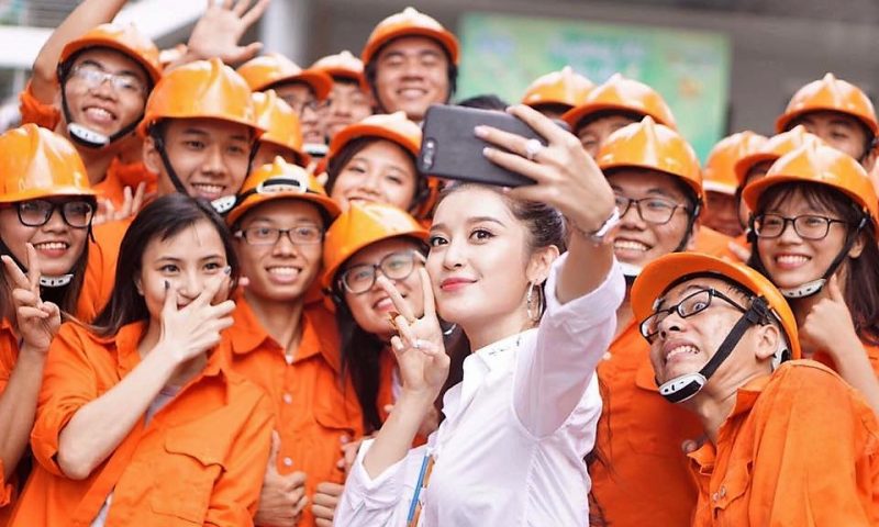 Huyền My – Đại sứ Tân Hiệp Phát – làm Giám khảo cuộc thi Hoa khôi sinh viên 2017