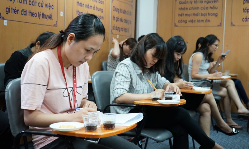 Nhân viên Tân Hiệp Phát háo hức tham gia thử sản phẩm mới