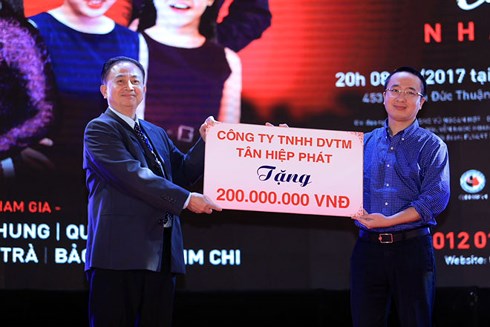 “Vòng tay nhân ái” kết nối các tấm lòng hảo tâm