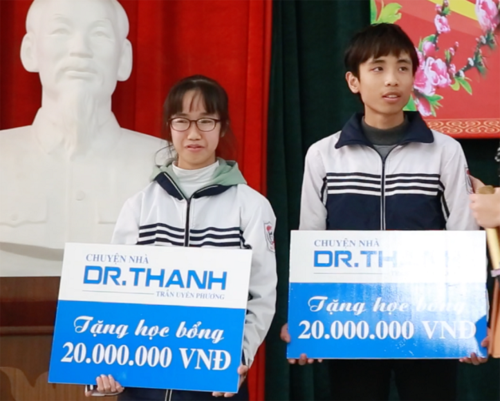 Học bổng “Chuyện nhà Dr. Thanh” đến với học sinh nghèo trong ngày giáp Tết