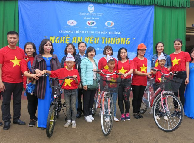Tiếp lửa yêu thương đến các em học sinh tiểu học Nghệ An