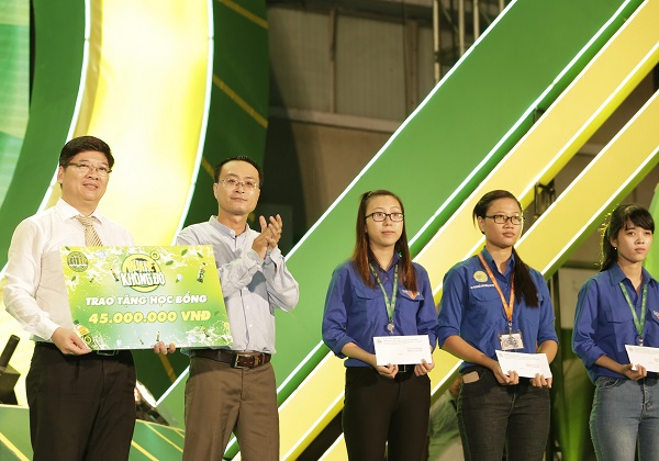 Tập đoàn Tân Hiệp Phát tặng 30 suất học bổng cho sinh viên ĐH Nông Lâm
