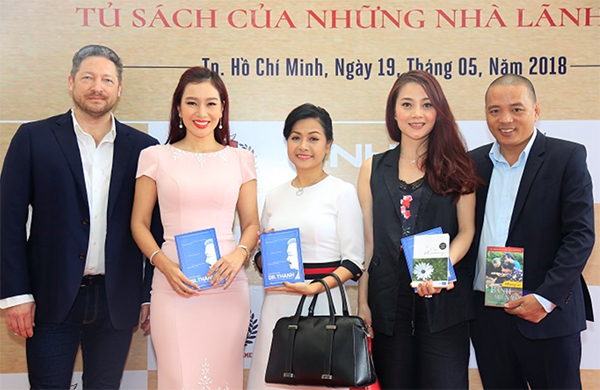 Khám phá những cuốn sách “gối đầu giường” của các doanh nhân nổi tiếng