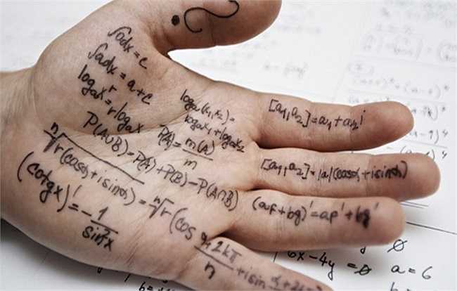 Ảnh chế các sĩ tử phán như thánh về đề thi