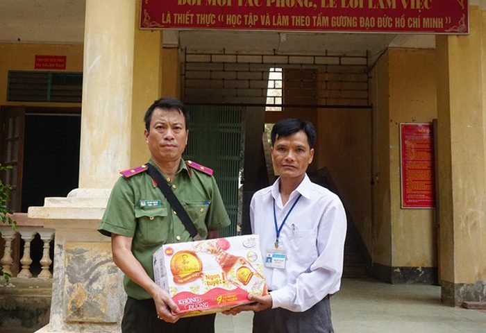 Tập đoàn Tân Hiệp Phát san sẻ vất vả với bà con bị ảnh hưởng do mưa lũ tại Hà Giang