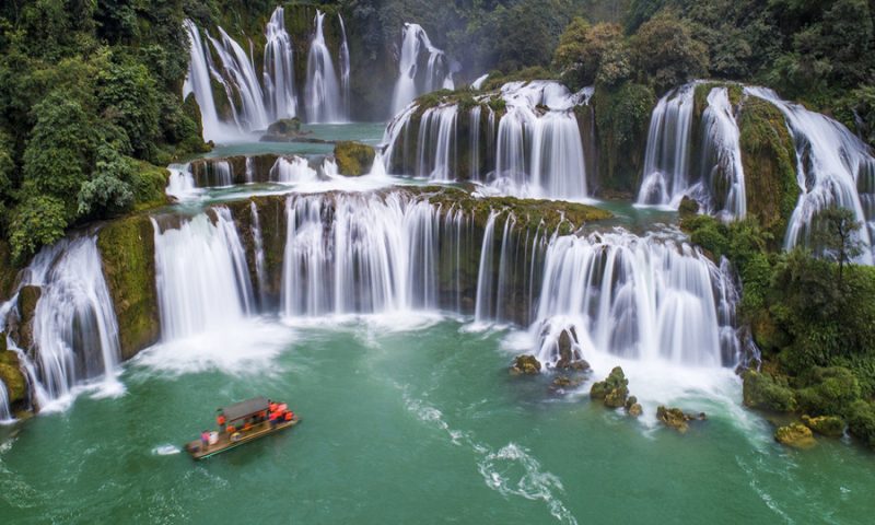 Kỳ vĩ thác Bản Giốc mùa nước đổ