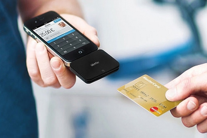 Xây dựng xã hội không tiền mặt nhìn từ thế giới
