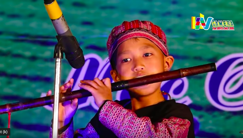 Tài năng nhí độc tấu sáo trúc
