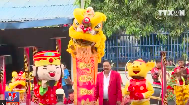 Du Xuân rộn ràng ngày đầu năm mới