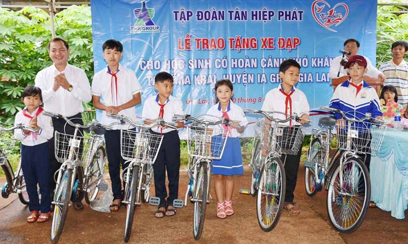 “Tiếp sức cho em đến trường” nhân năm học mới