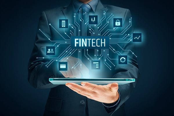 Quản lý Fintech: Cân bằng rủi ro và lợi ích