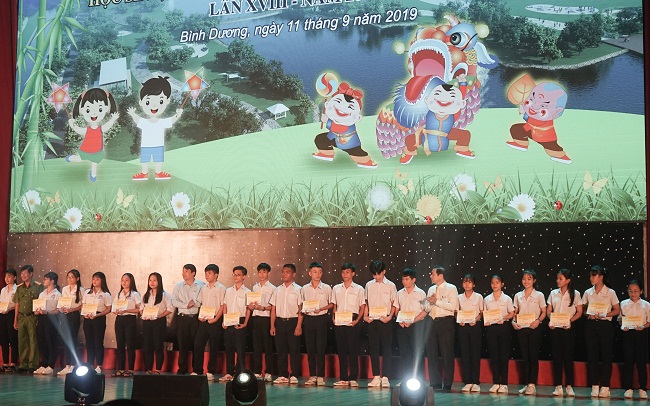 Tân Hiệp Phát đồng hành Chương trình “Ngày hội Trung thu và trao học bổng cho học sinh, sinh viên vượt khó, trẻ em khó khăn” lần thứ XVIII năm 2019
