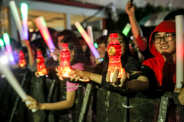 Bất ngờ với trend “rave”, sống nhiệt quẩy nhiệt mà vẫn tươi tắn của giới trẻ