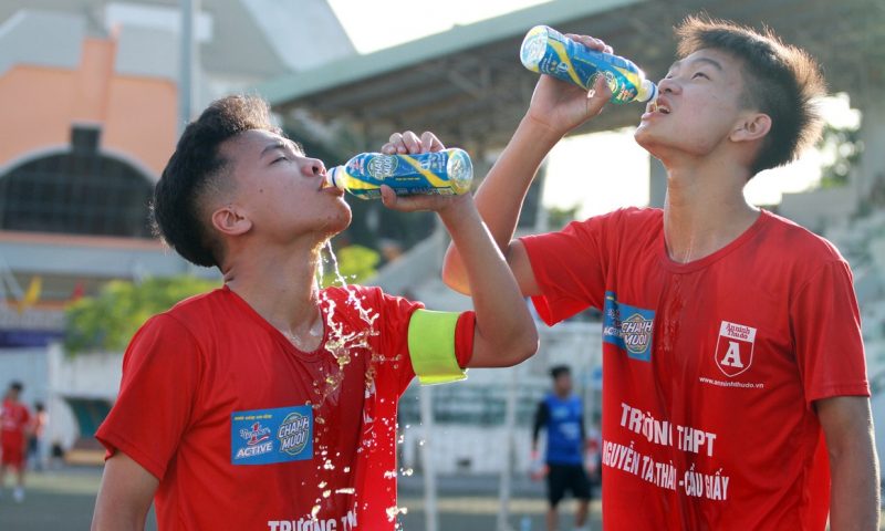 Làm thế nào để duy trì thể lực bền bỉ khi chơi bóng đá?
