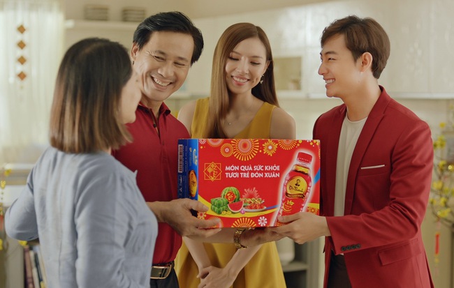 Giới trẻ bắt trend “mượn trà tỏ tình” ngày Tết