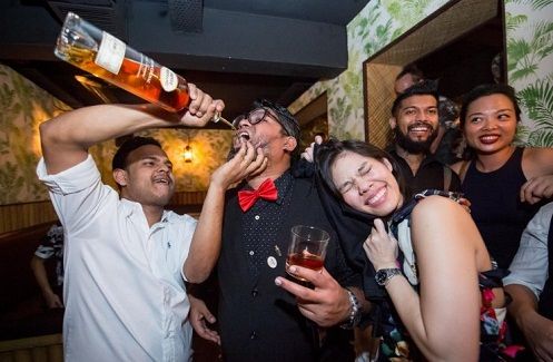 Những luật lệ kỳ lạ về bia rượu trên thế giới
