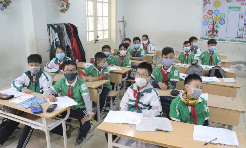 Có nên cho con đi học lại khi dịch virus corona chưa hết?