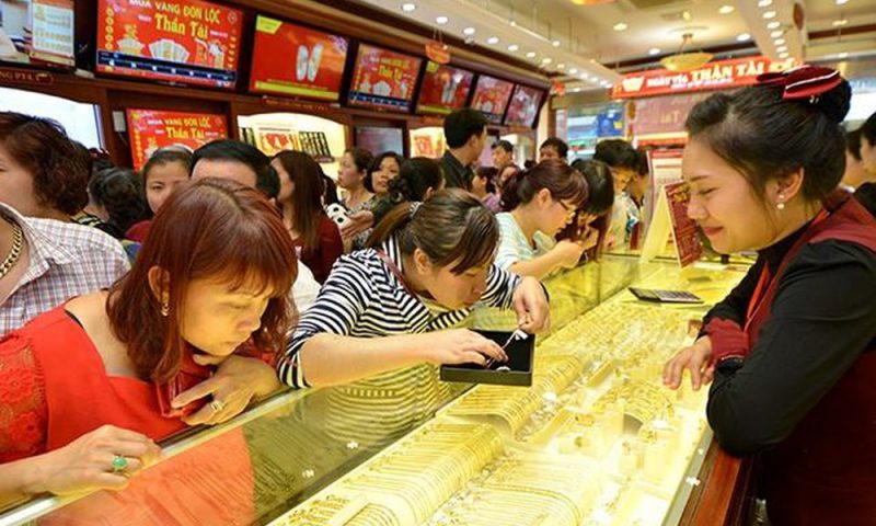 Dân đổ xô mua và giữ vàng có làm lãng phí nguồn lực quốc gia?