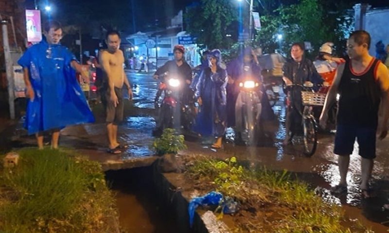 Dân mình lọt mương chết dễ như bỡn
