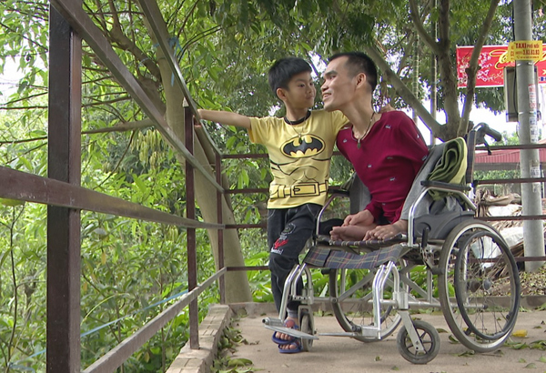 Chàng trai 8x liệt tứ chi ‘không gì là không thể’