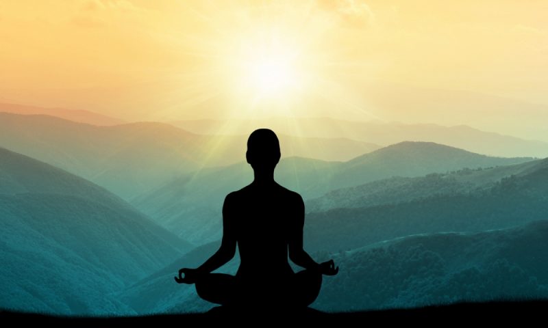 Đời người luôn có 2 chuyện không thể đợi, 2 việc không thể sợ và 2 điều không thể lựa chọn