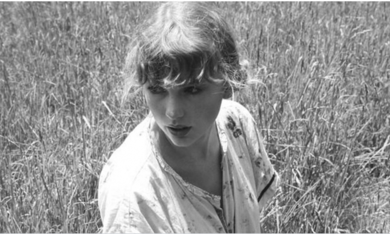 Taylor Swift phá kỷ lục Billboard của Whitney Houston