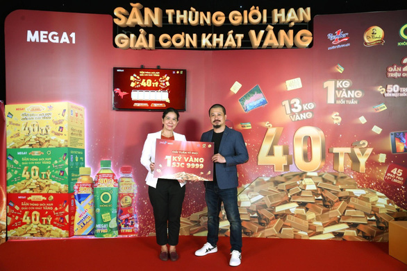 Hiện thực hóa ước mơ ý nghĩa nhờ trúng 1kg vàng khi uống nước giải khát