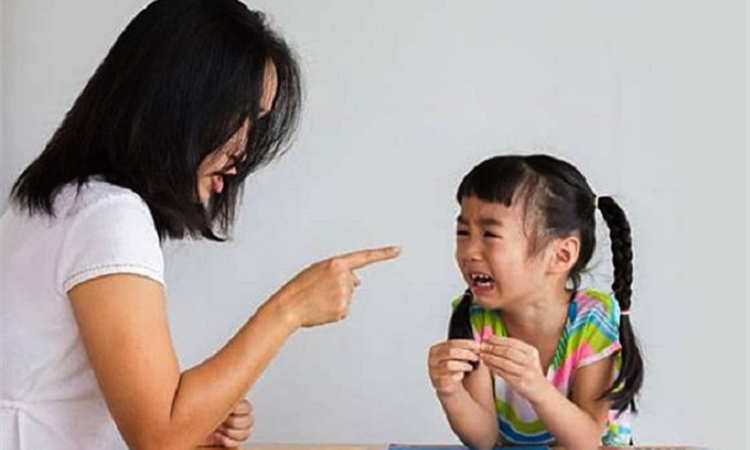 10 câu nói của cha mẹ có thể làm hại tương lai con