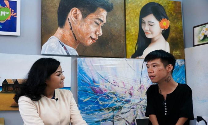 Chàng họa sĩ vẽ tranh bằng miệng