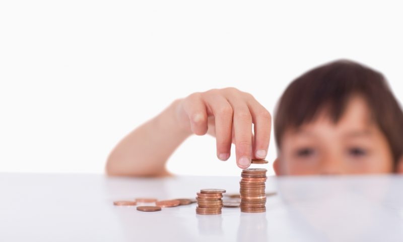 Làm gì nếu phát hiện trẻ ăn cắp vặt?